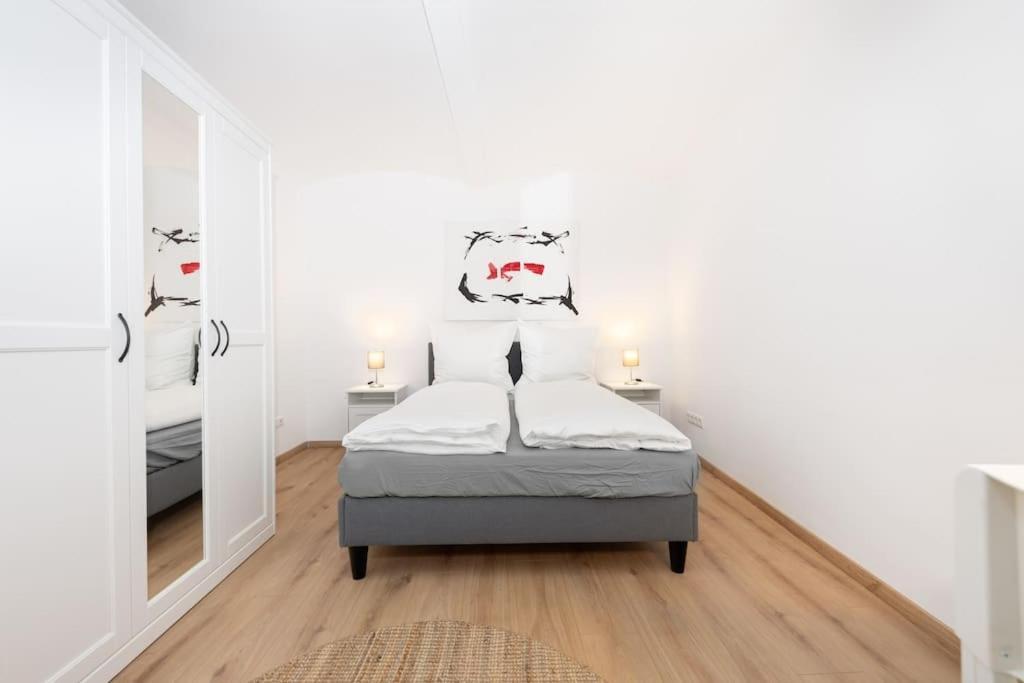 Terrassen-wohnung Am Goerlitzer Park In Kreuzberg Apartment *