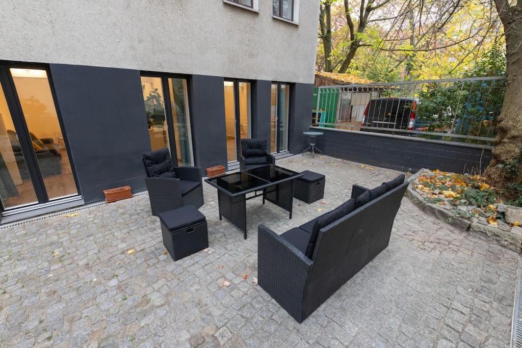 Terrassen-wohnung Am Goerlitzer Park In Kreuzberg Berlin