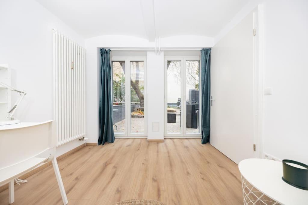 Terrassen-wohnung Am Goerlitzer Park In Kreuzberg Apartment Berlin